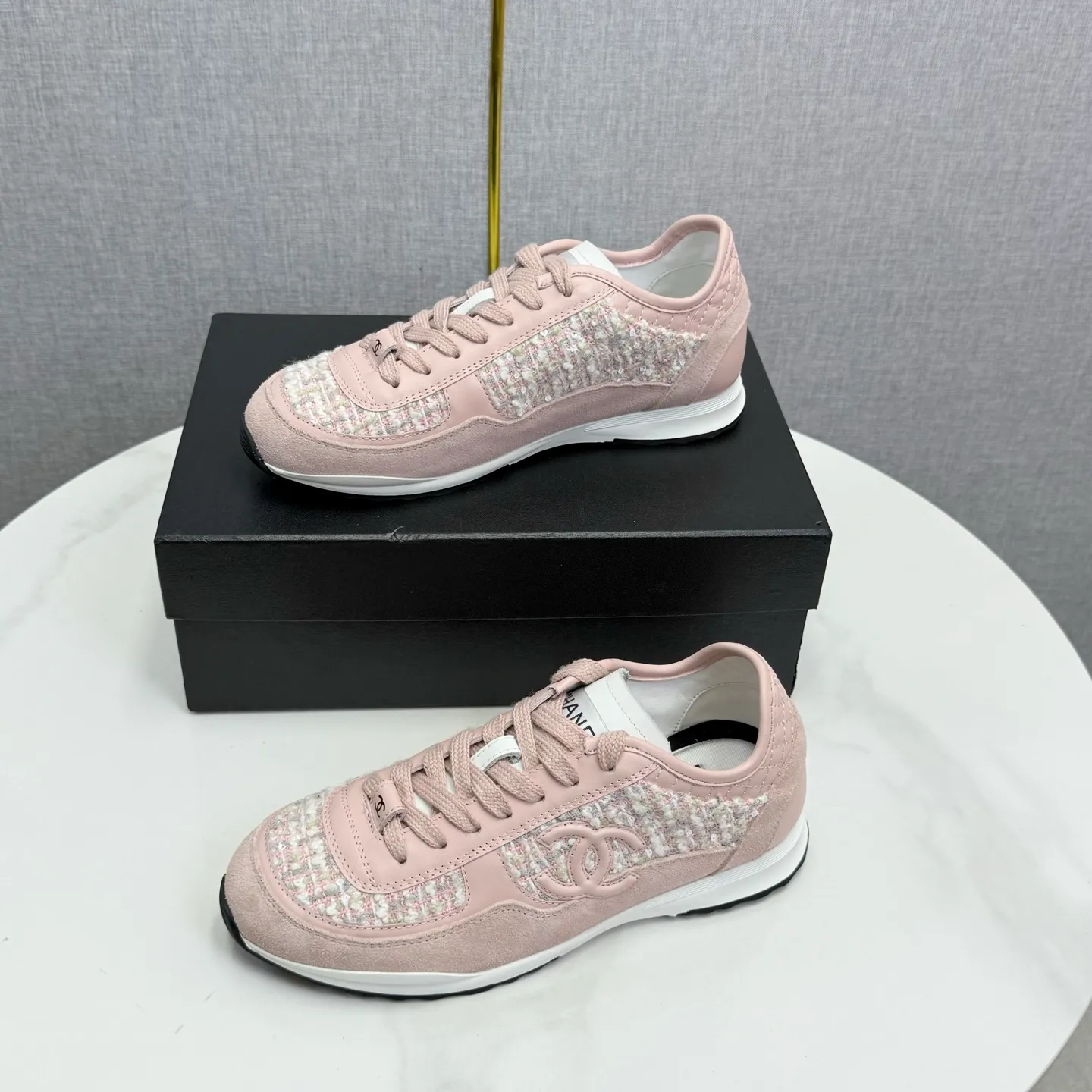 👟👟Ex-factory price 560👟👟Chanel Panda Shoes! 2025 counter's top casual sports shoes. This classic design; the upper is electro-embroidered with a variety of techniques; the outsole is fashionable and sporty; the unusual inclusion of a variety of color matching elements... The diversified mix and match is very good-looking and versatile, and can be used for leisure, fashion, sports, and outdoor... ꫛꫀꪝ Go➫ Materials: ❶Upper made of: original imported first-layer silk cowhide + original waterproof cloth + original first-layer cowhide ❷Inner lining: Original Yangli+wang ❸ Outsole based on: Original TPU combination outsole Counter boutique packaging complete set for women 35–41